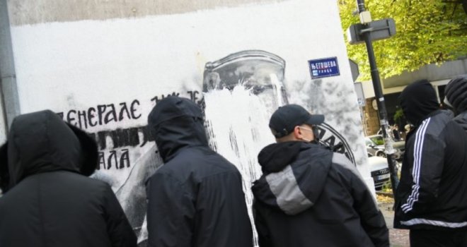 Pristalice Ratka Mladića i večeras kod murala: 'Omladina tvoja te poštuje, sud Gospodnji jedini je pravi'