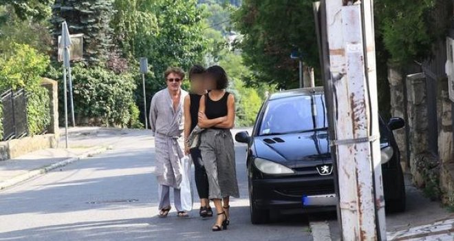 Goran Bregović šeta ulicom u pidžami i papučama. Komšije otkrivaju: 'Briga njega i da je go do pasa'