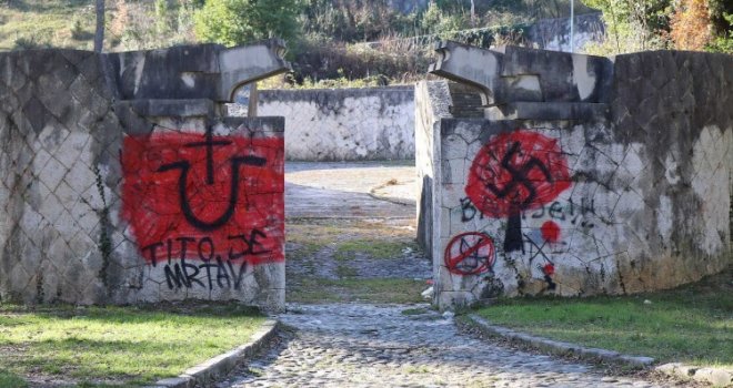 Osvanuli fašistički simboli na Partizanskom groblju u Mostaru i poruka 'Tito je mrtav'