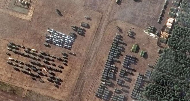 Satelitske fotografije pokazuju novo raspoređivanje vojnih vozila u Bjelorusiji