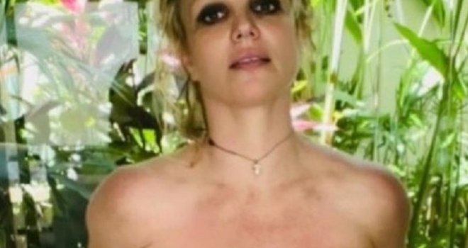 Britney objavila 12 fotografija na kojima je potpuno gola, fanovi je mole da prestane