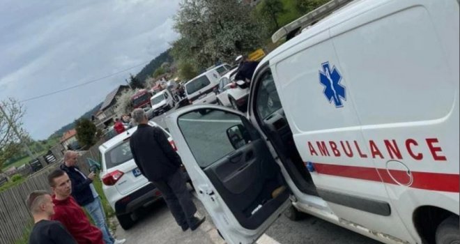 U sudaru tri automobila povrijeđeno dvoje djece: Prebačeni na KUM u Sarajevo