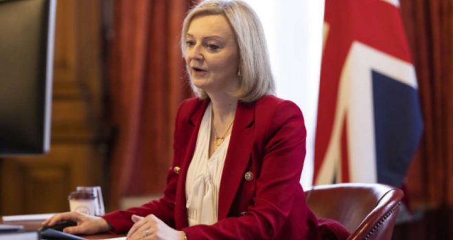 Liz Truss u centru skandala: Bivša premijerka partijala u državnoj vili, pronađeni i tragovi kokaina