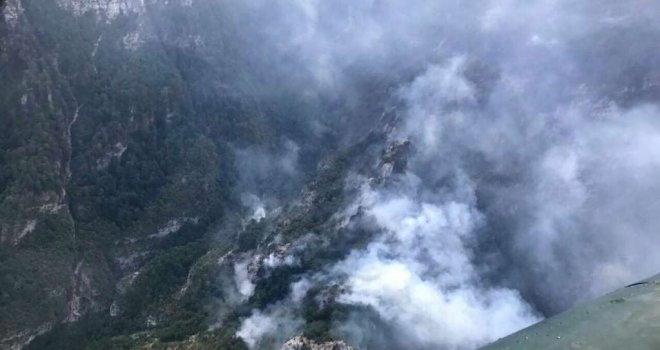 Veliki požar na Blidinju i dalje se širi, ugrožena vikend naselja i planinarski dom