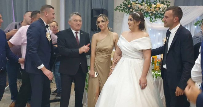 'Dobrodošao, predsjedniče': Komšić obradovao mladence - ispunio želju vojniku i došao mu na svadbu!