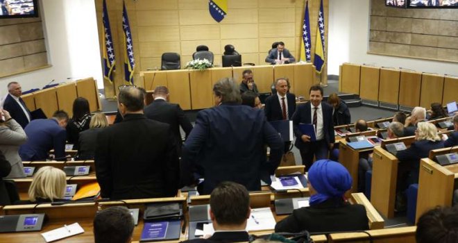 Zaimović prekinuo konstituirajuću sjednicu Predstavničkog doma, poslanici SDA napustili salu