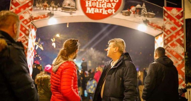 Sarajevo Holiday Market svečano otvoren na Trgu oslobođenja - Alija Izetbegović