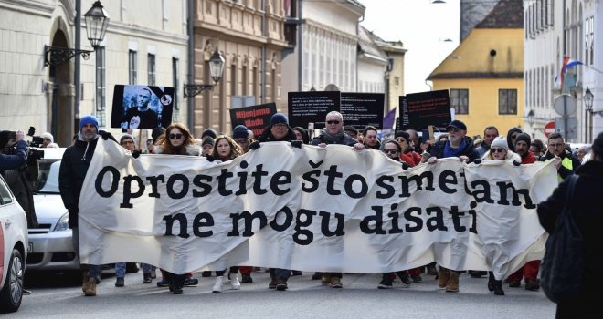 U Zagrebu protest novinara 'Oprostite što smetam, ne mogu disati': Traži se ostavka Vilija Beroša