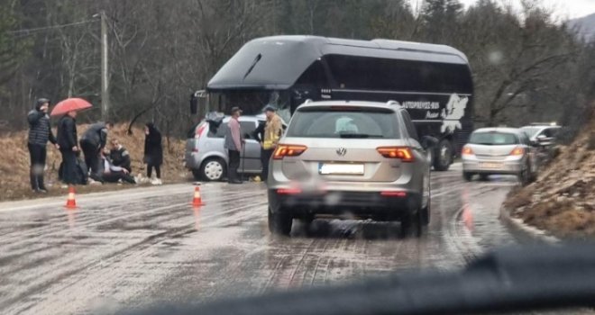 Novi detalji teške nesreće nakon što je automobil 'podletio' pod autobus FK Velež: Stradao 22-godišnji mladić