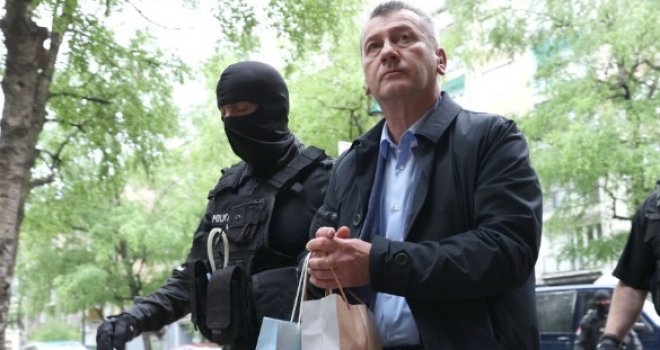 Još dva mjeseca pritvora i za Ibrahima Hadžibajrića, a šta je sa sekretarkom Almom Destanović?'