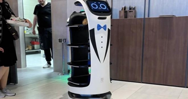 Prava atrakcija: Prvi roboti konobari u BiH poslužuju goste u ovom gradu