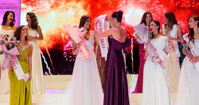 Izabrana nova Miss BiH: Anđela Gajić iz Banje Luke ponijela titulu najljepše