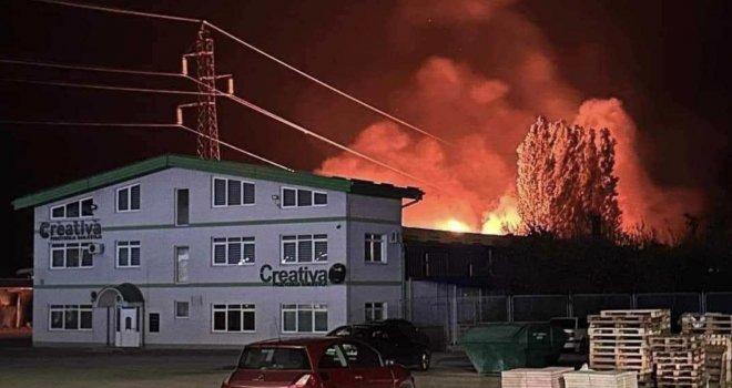 Izgorjeli pomoćni objekti fabrike u Bihaću: Uviđaj će pokazati šta je bilo