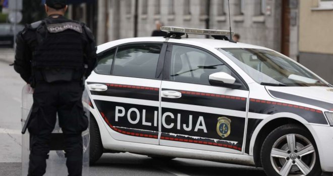 Policija traga za vozačem: U centru Sarajeva udario stariju ženu i pobjegao, ona zadobila teške povrede
