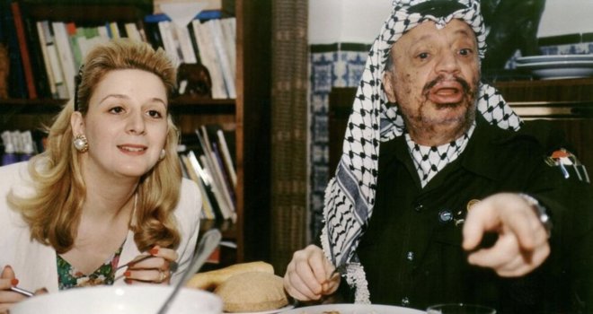 On imao 61, a ona 27 godina: Udovica Jasera Arafata promijenila vjeru zbog njega, nikada se više nije udala