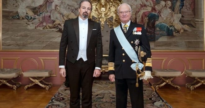 Maestro Suits frak skrojen po mjeri: Ambasador BiH u Švedskoj susreo se sa kraljem Carlom XVI Gustafom