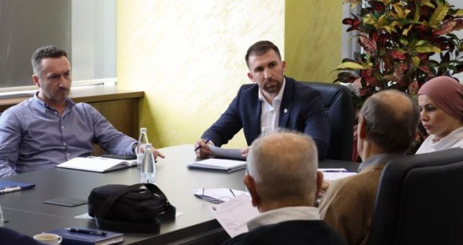 Ministar Delić saslušao penzionere te im pojasnio kako će rješavati njihove probleme: 'Korak po korak...' 