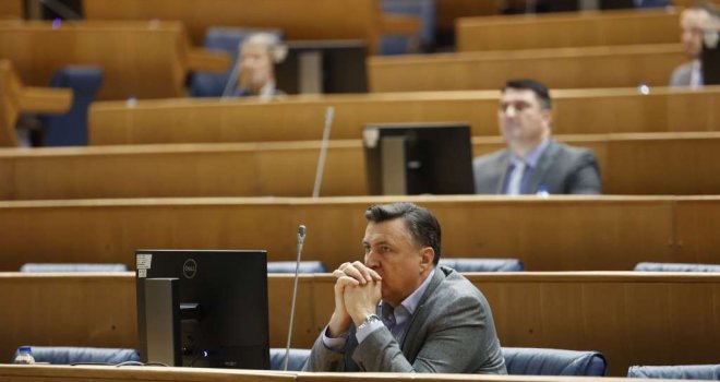 Opozicioni poslanici kritikovali predloženi zakon o sukobu interesa, a onda replicirala i Sanja Vulić