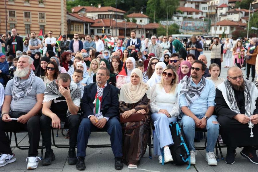 Mirno Okupljanje U Sarajevu Za Narod Palestine I Sjećanje Na žrtve ...