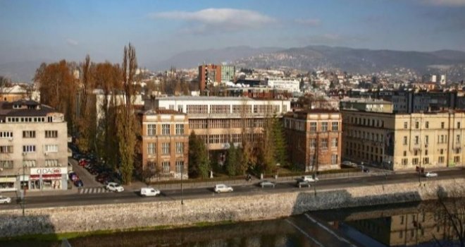 Dojavljena bomba u Gimnaziji Obala u Sarajevu, izvršena evakuacija objekta