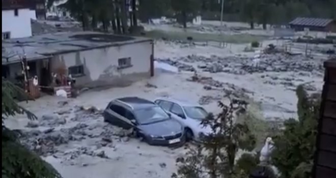 Četvero mrtvih, dvoje nestalih u klizištima i poplavama u južnoj Švicarskoj