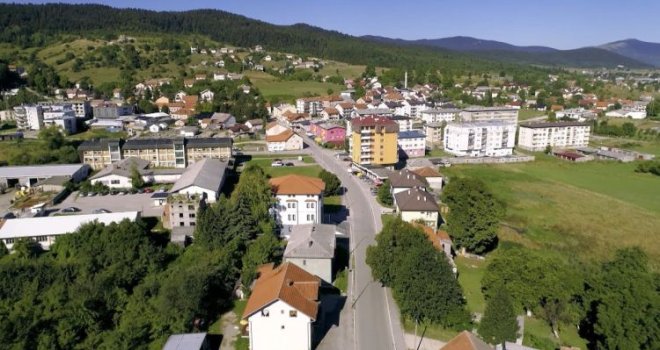 Glamoč, grad koji umire uprkos brojnim potencijalima: Banke i autobusi – ne postoje, jedine veze sa svijetom su Livno i Banja Luka