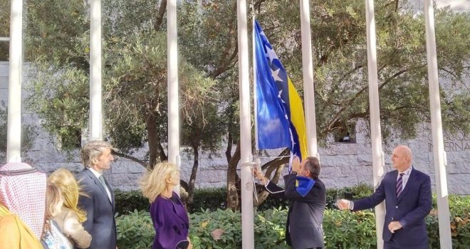 Zastava BiH zavijorila ispred Međunarodnog vijeća za masline u Madridu, a evo zašto nam je to bitno...