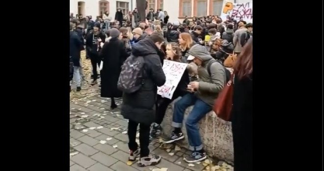 Studenti na nogama, ori se 'napolje, napolje': Haos u Beogradu i Novom Sadu, blokirano više fakulteta i Rektorat 