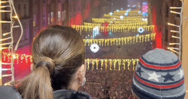 Severina objavila snimak s dočeka u Sarajevu uz sjajnu poruku: 'On i ja i vas 55 tisuća... Ja sam sretna žena'