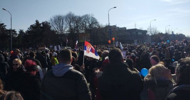 Širom Srbije tišina i protesti podrške studentima: Blokade i protestne šetnje se nastavljaju