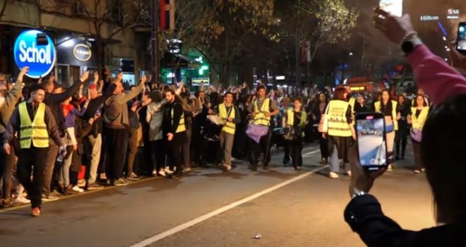 Dok sve ključa, MUP Srbije prebrojao: Tokom dočeka studenata u Beogradu 31.000 ljudi, dvije osobe uhapšene