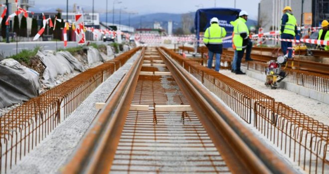Tramvajem do Dobrinje i Aerodroma, Šteta se ne zaustavlja: 'Niko nije vjerovao da ćemo izgraditi prugu do Hrasnice'