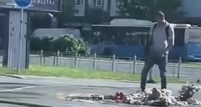Novi nivo bahatosti: Policija traži osobu koja je mokrila na svijeće za stradale u Novom Sadu