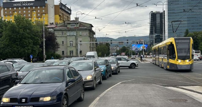 Saobraćajni kolaps u Sarajevu: Nezapamćene gužve u skoro svim pravcima