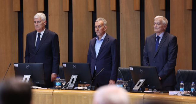 Crnolistaši neće moći dobijati platu u gotovini!