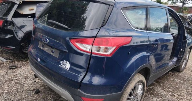 Na području Tuzle: Oduzeta odjeća i automobili bez porijekla vrijednosti oko 296.000 KM