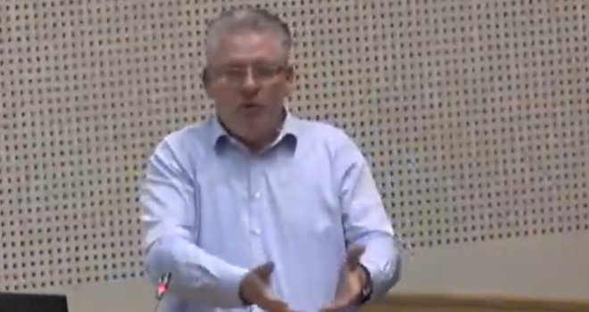 Begić  zaprijetio na sjednici: Naumili ste nam pod stražnjice i plin gurnuti, mi ćemo se dići na oružje, ako treba