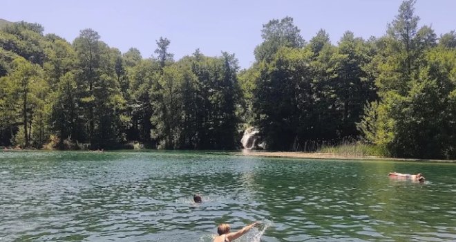   Popularno kupalište u BiH dobilo tablu 'Kupanje na vlastitu odgovornost'