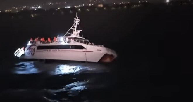Kod Zadra skoro potonuo katamaran, putnici uspješno spašeni