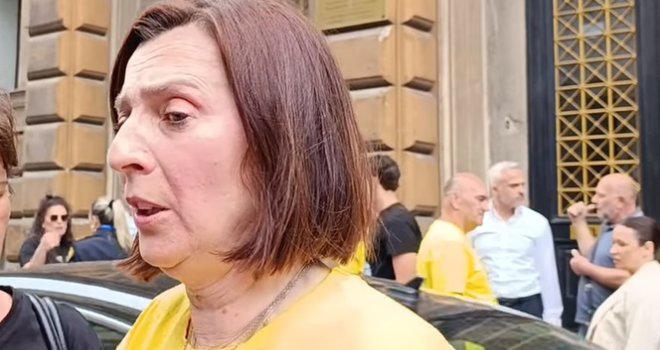 Emotivno obraćanje majke ubijenog Farisa Pendeka: Žao mi je što nije dobio 45 godina, želim da osjeti bol koju ja stalno osjećam