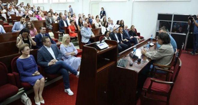 U Banjaluci gostuje samoprozvani 'mračni filozof': Dodikov najnoviji pokušaj ulizivanja Trumpu