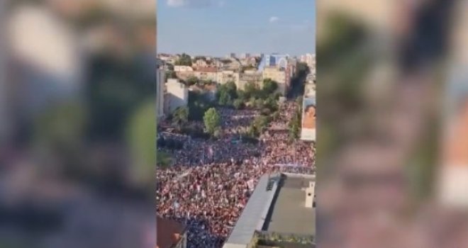 Ljudi, ne dajte Vučiću da vidi ove snimke sa Slavije! Centar Beograda opet zakrčen, a sve su učinili da ih zaustave