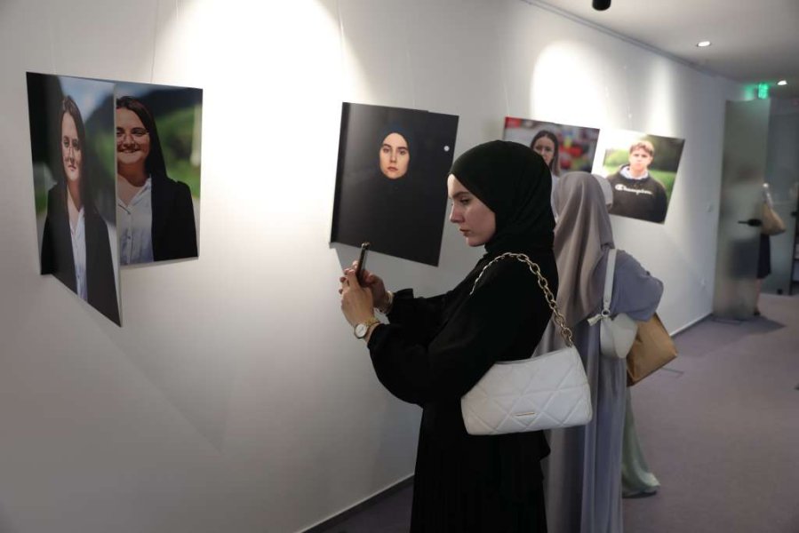 izlozba-rodeni-poslije-srebrenica-3