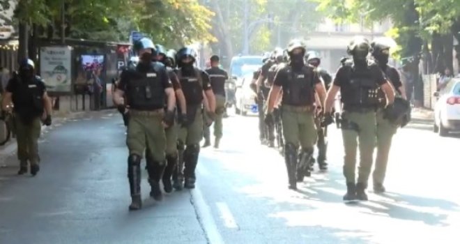 Policija u munjevitoj akciji: Razbijene blokade raskrsnica u Beogradu, građani se sami sklonili kad su vidjeli šta slijedi