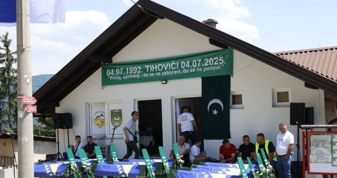 Obavljena kolektivna dženaza i ukop posmrtnih ostataka 11 žrtava iz Tihovića
