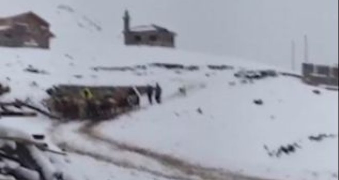 Šta se dešava s planetom: U Turskoj se jedni tope na 40 stepeni, a drugima pada snijeg
