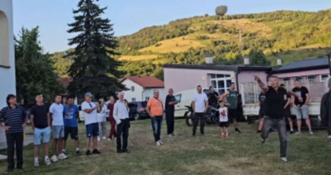 Kad Nenad Nešić zamahne: Pogledajte kako je lider DNS-a prošao u bacanju kamena s ramena