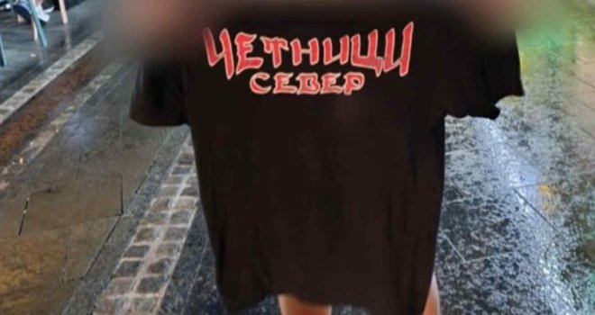 Tuzlak natjerao mladiće da skinu majice sa provokativnim natpisom: 'Četnici sever'