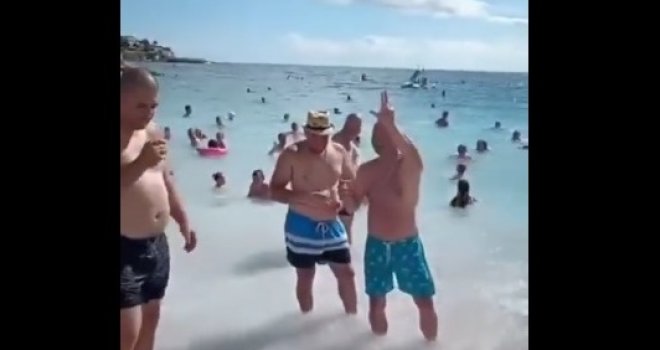 'Gdje god se pojave, moraju da SRBUJU! Zagadiše svaku plažu': Snimak sa Jadrana izazvao rat na društvenim mrežama... 