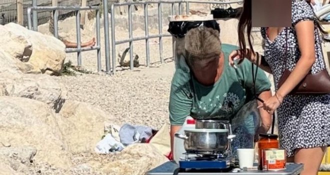 Opasna scena na Jadranu?! Turisti donijeli čak i plinsku bocu, na sred plaže napravili kuhinju!